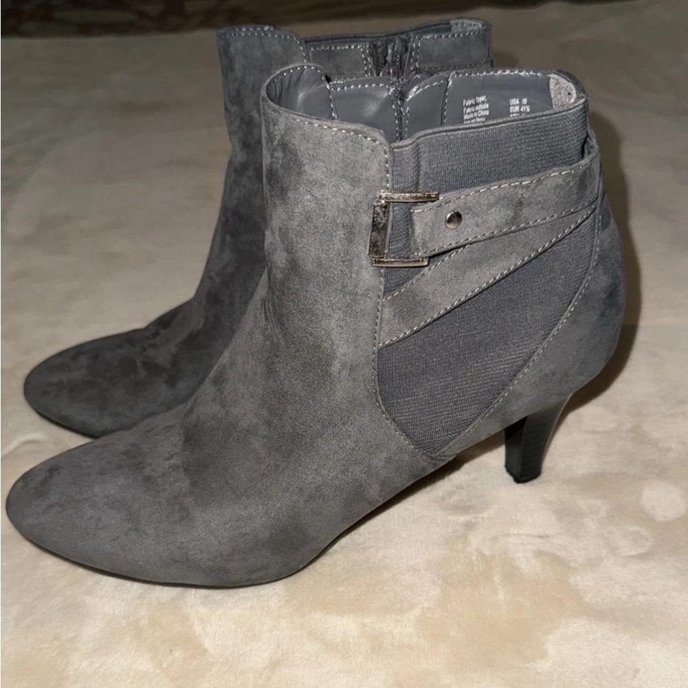 Dexflex Comfort Women’s Grey Booties- Size 10